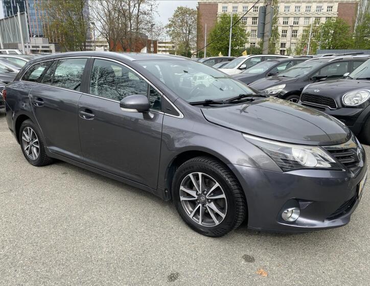 Toyota Avensis 16