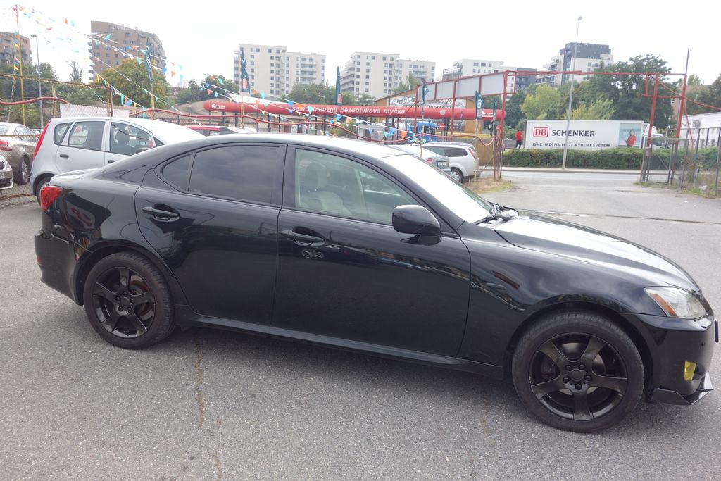 Lexus IS 220