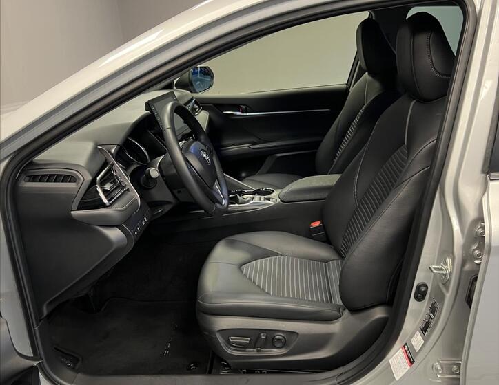 Toyota Camry 6