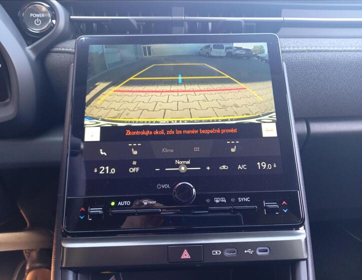 Lexus LBX 13