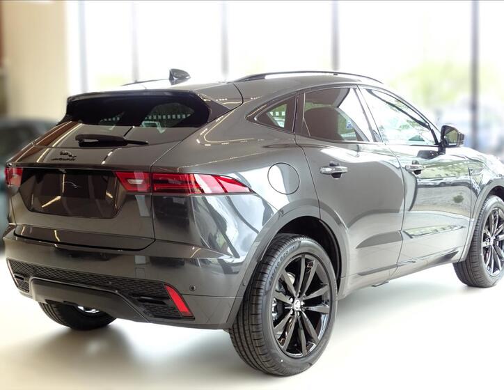Jaguar E-Pace 4