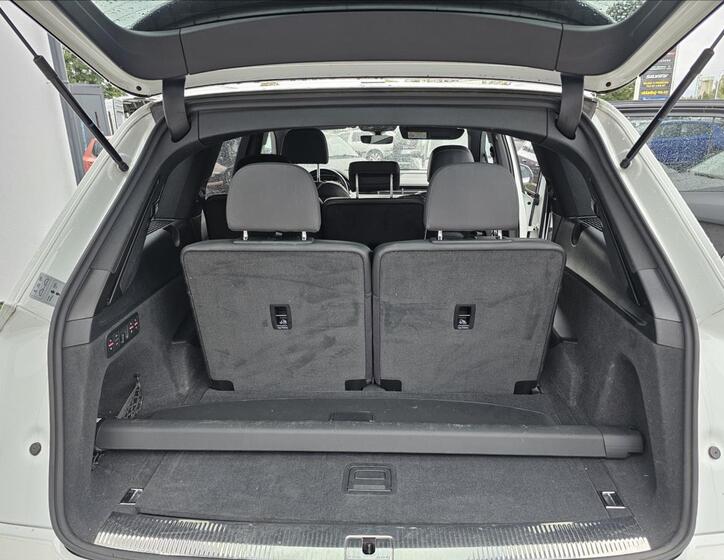 Audi Q7 25