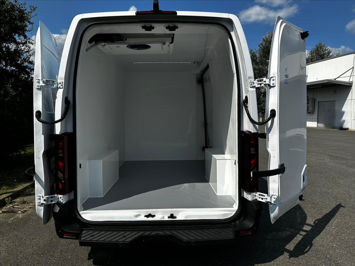 Nissan Interstar
