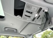 Land Rover Defender 26
