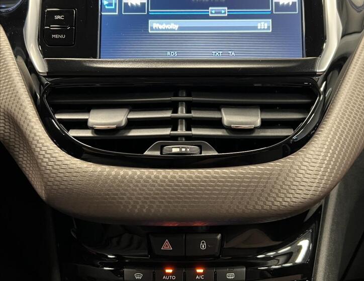 Peugeot 2008 6