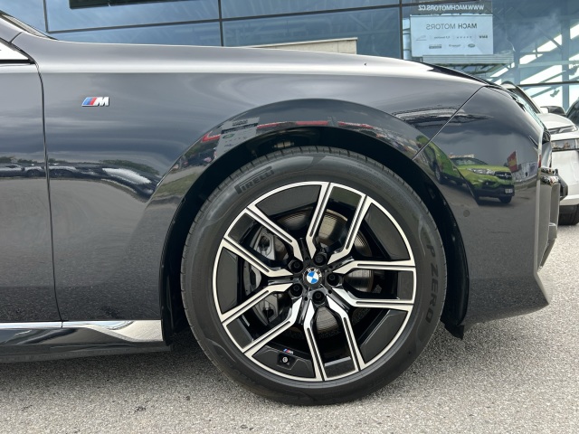 BMW i7