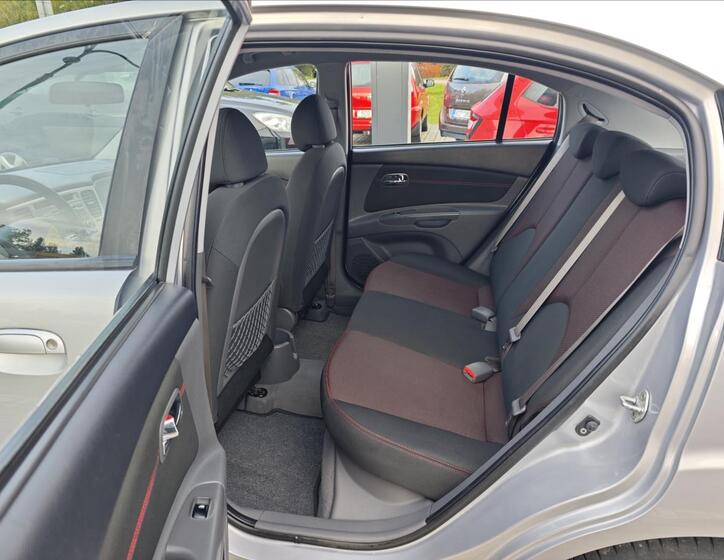 KIA Rio 11
