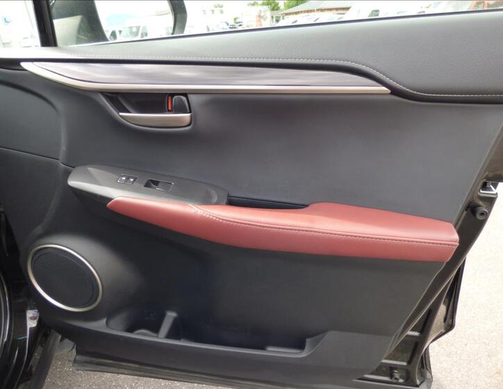 Lexus NX 300h 62