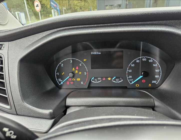 Ford Transit 9