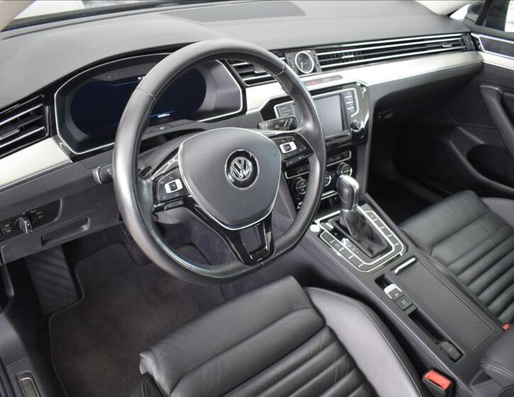 Volkswagen Passat 9