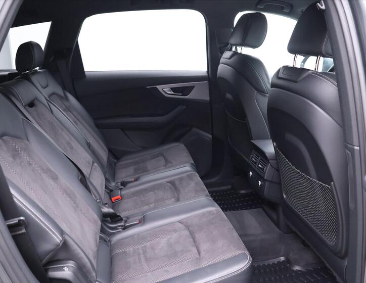 Audi Q7 15