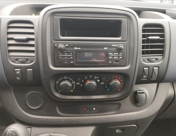 Opel Vivaro 10