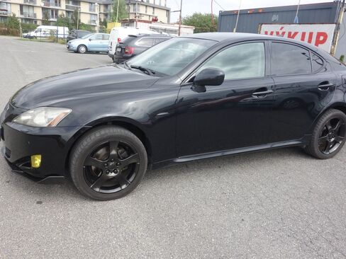 Lexus IS 220