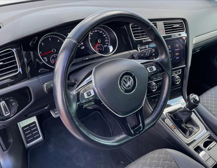 Volkswagen Golf 12