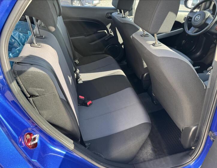 Mazda 2 16