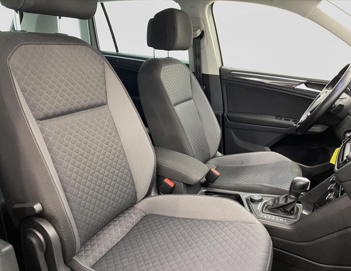 Volkswagen Tiguan 8