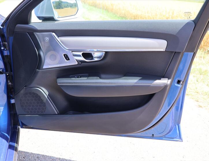 Volvo V90 13