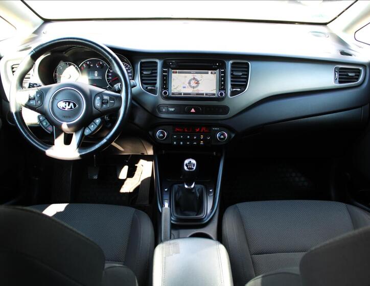 KIA Carens 33