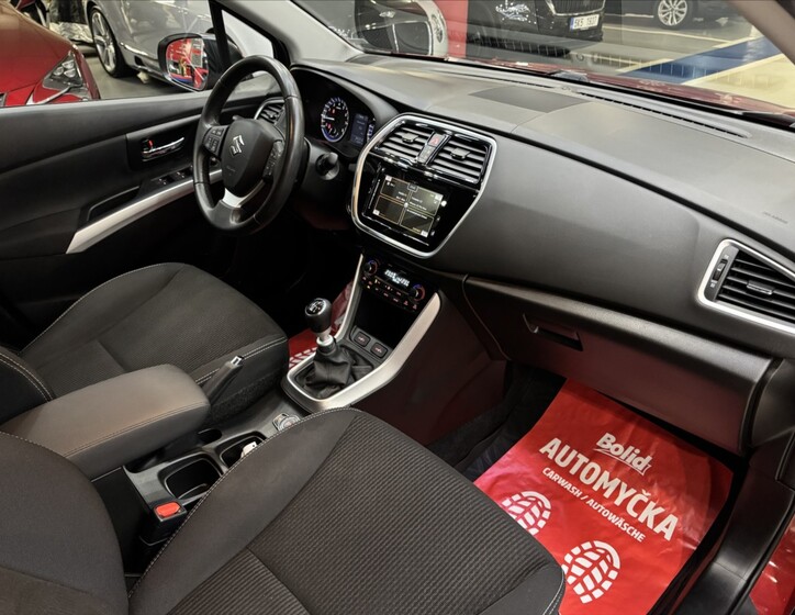 Suzuki SX4 S-Cross 12