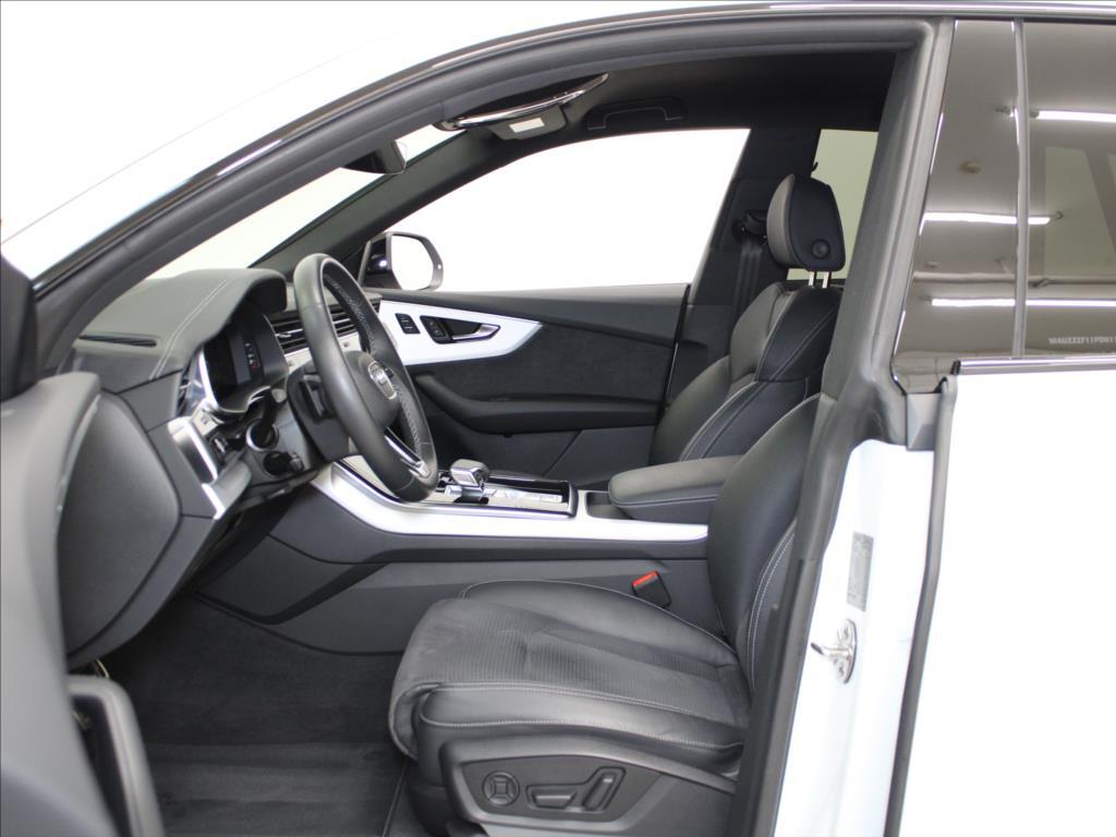 Audi Q8 6