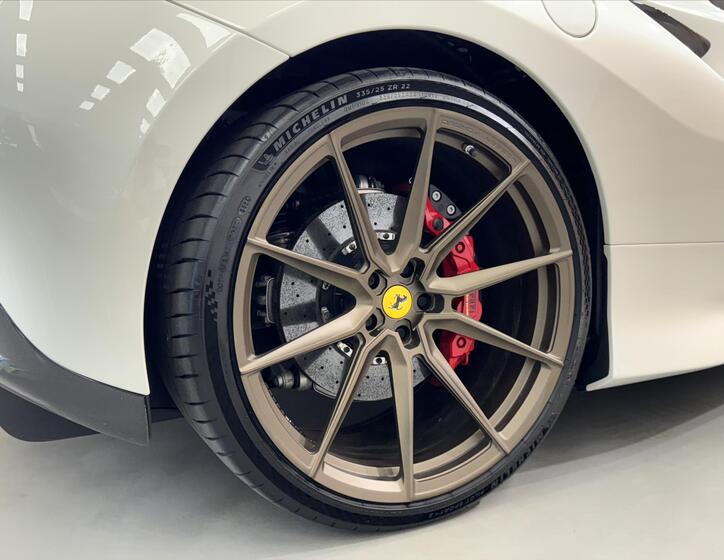 Ferrari F8 39
