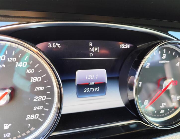 Mercedes-Benz Třídy E 12