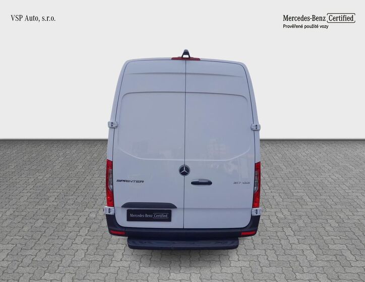 Mercedes-Benz Sprinter 4