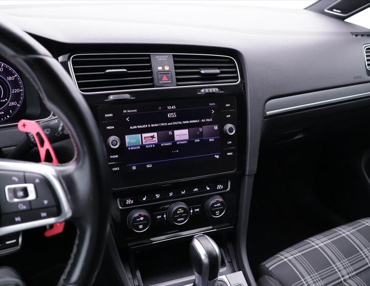 Volkswagen Golf 23