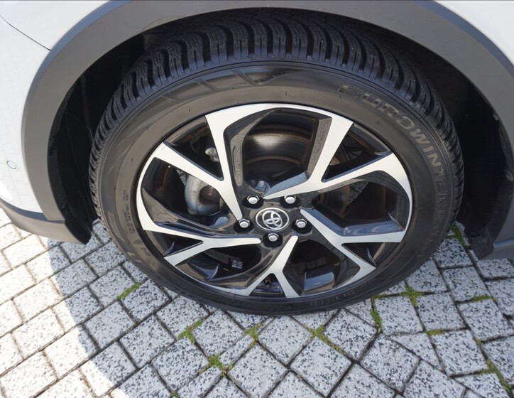 Toyota C-HR 7