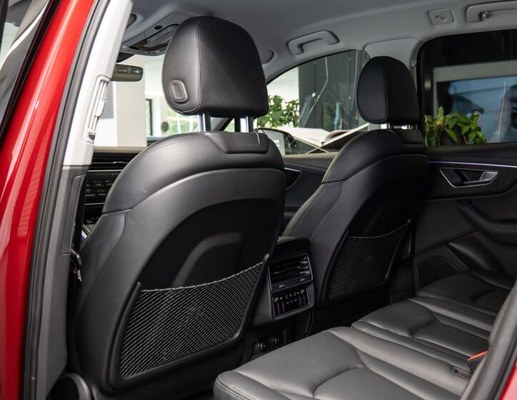 Audi Q7 10