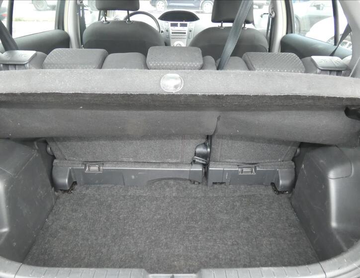 Toyota Yaris 12