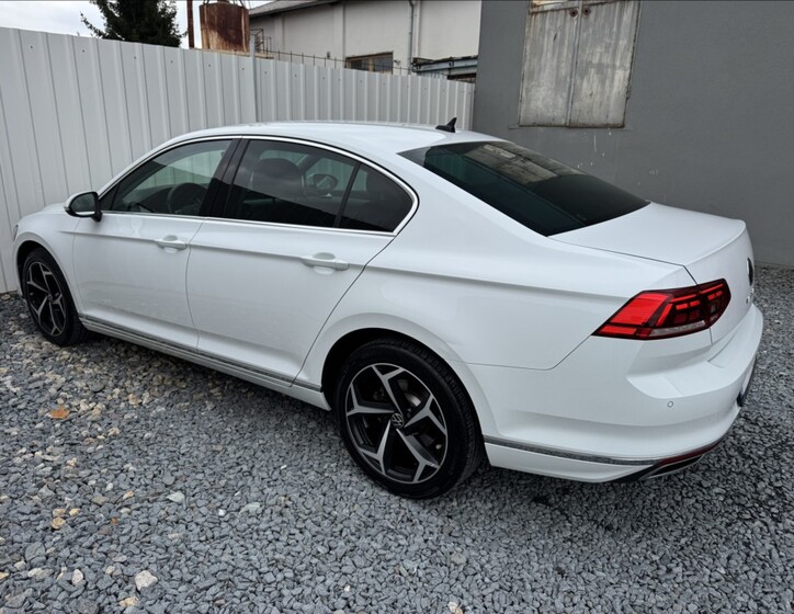 Volkswagen Passat 10