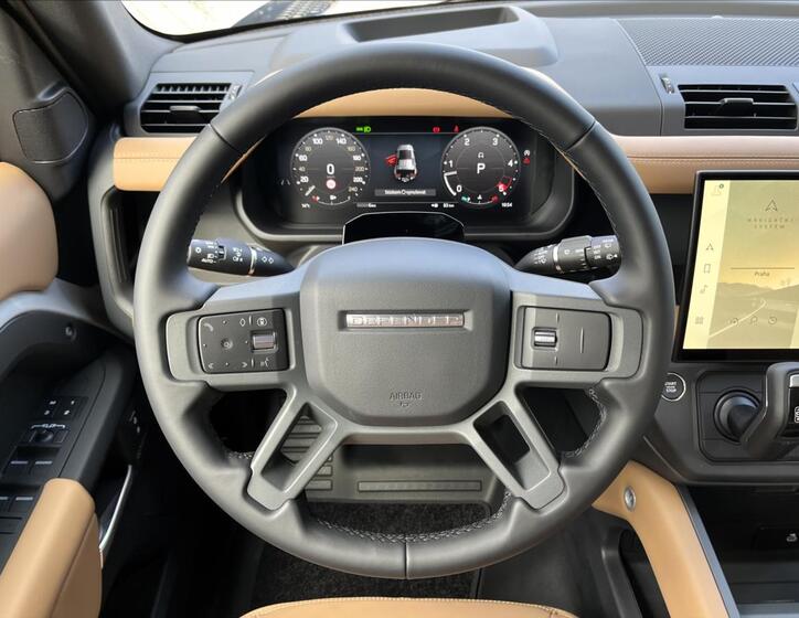 Land Rover Defender 17