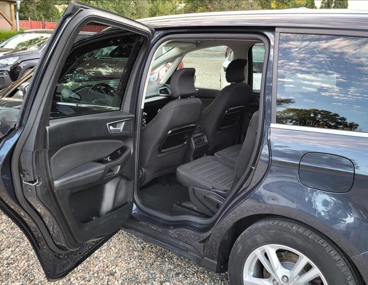 Ford Galaxy 13