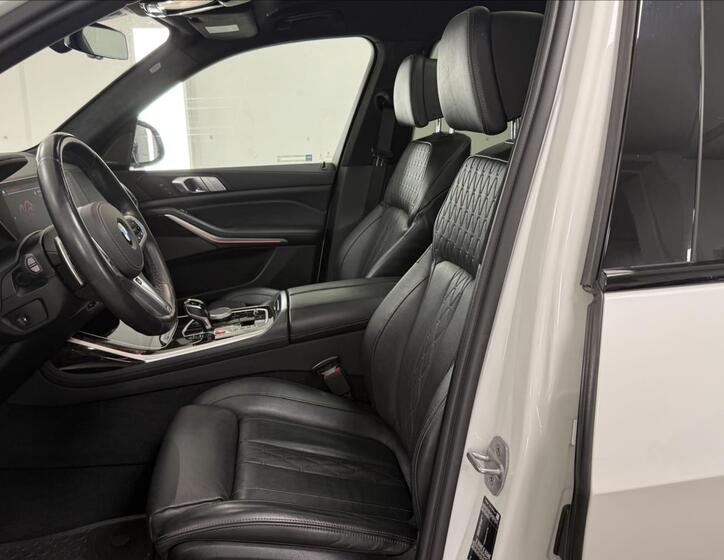 BMW X7 8