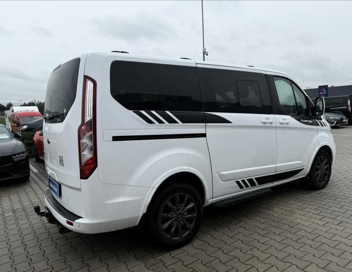 Ford Tourneo Custom 5