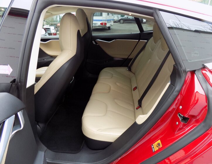 Tesla Model S 10