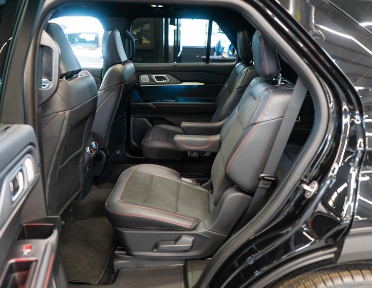 Ford Explorer 37