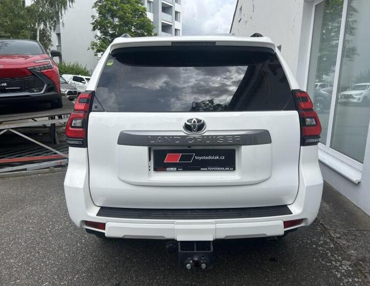 Toyota Land Cruiser 6