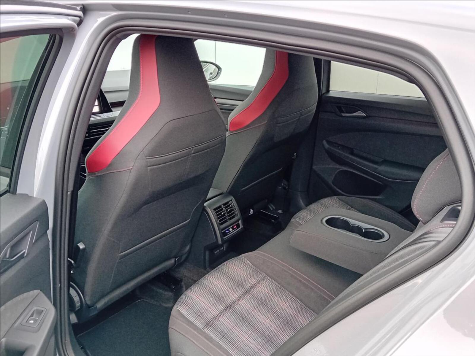 Volkswagen Golf 11