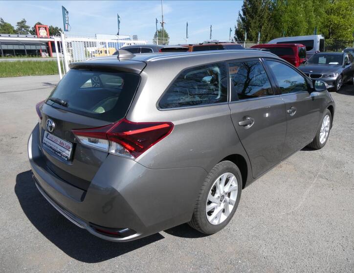 Toyota Auris 9