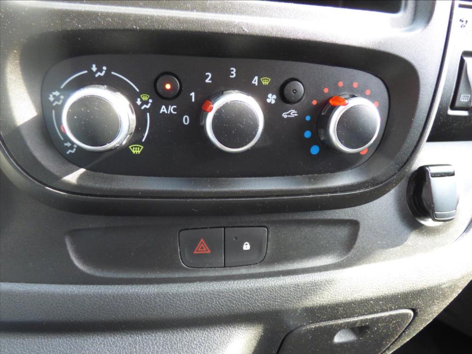 Renault Trafic 16