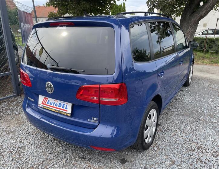 Volkswagen Touran 8