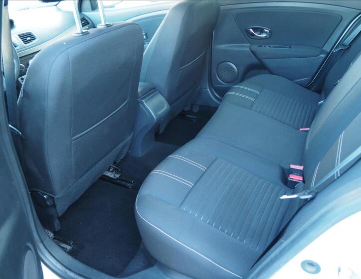 Renault Fluence 15