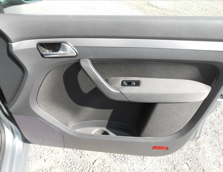 Volkswagen Touran 13