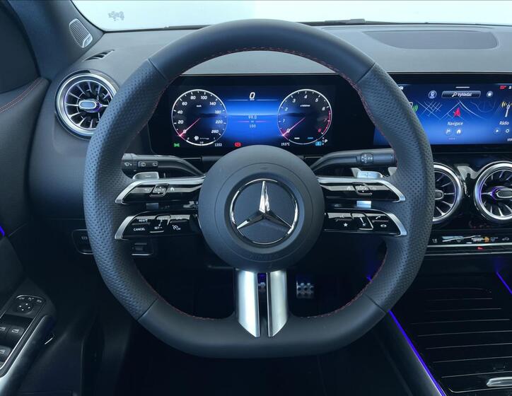Mercedes-Benz GLA 10