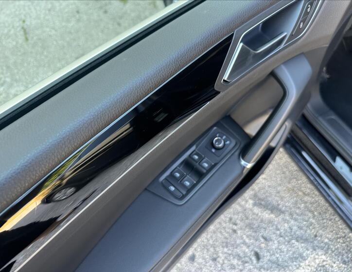 Volkswagen Touran 8