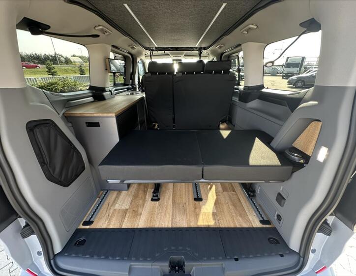 Ford Tourneo Custom 13
