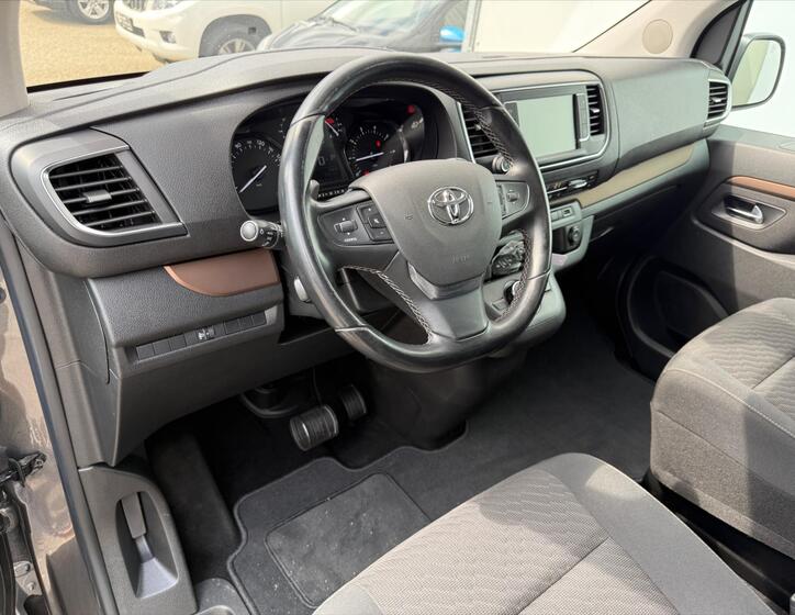 Toyota ProAce 8