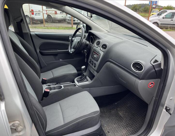 Ford Focus 10
